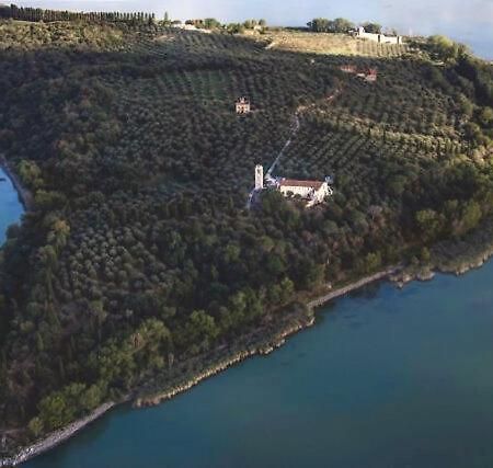 Isola Polvese Resort Castiglione del Lago Exterior foto