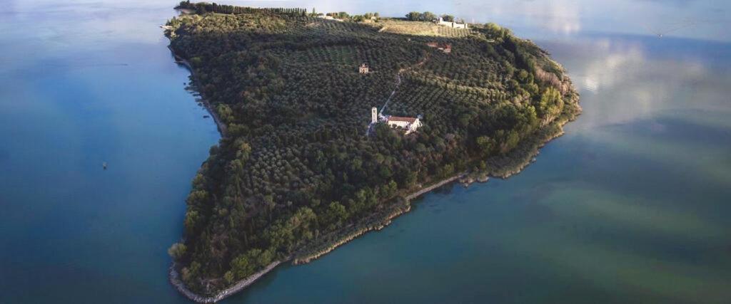 Isola Polvese Resort Castiglione del Lago Exterior foto